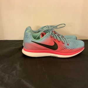 Nike 9 1/2 Nike zoom coral/ blue